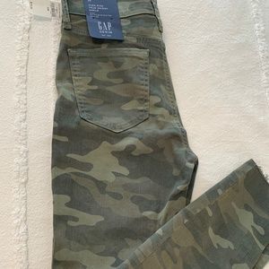 NWT The Gap true high rise skinny camo pants